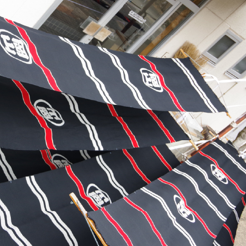 生地を天日干しで乾燥させるイメージ